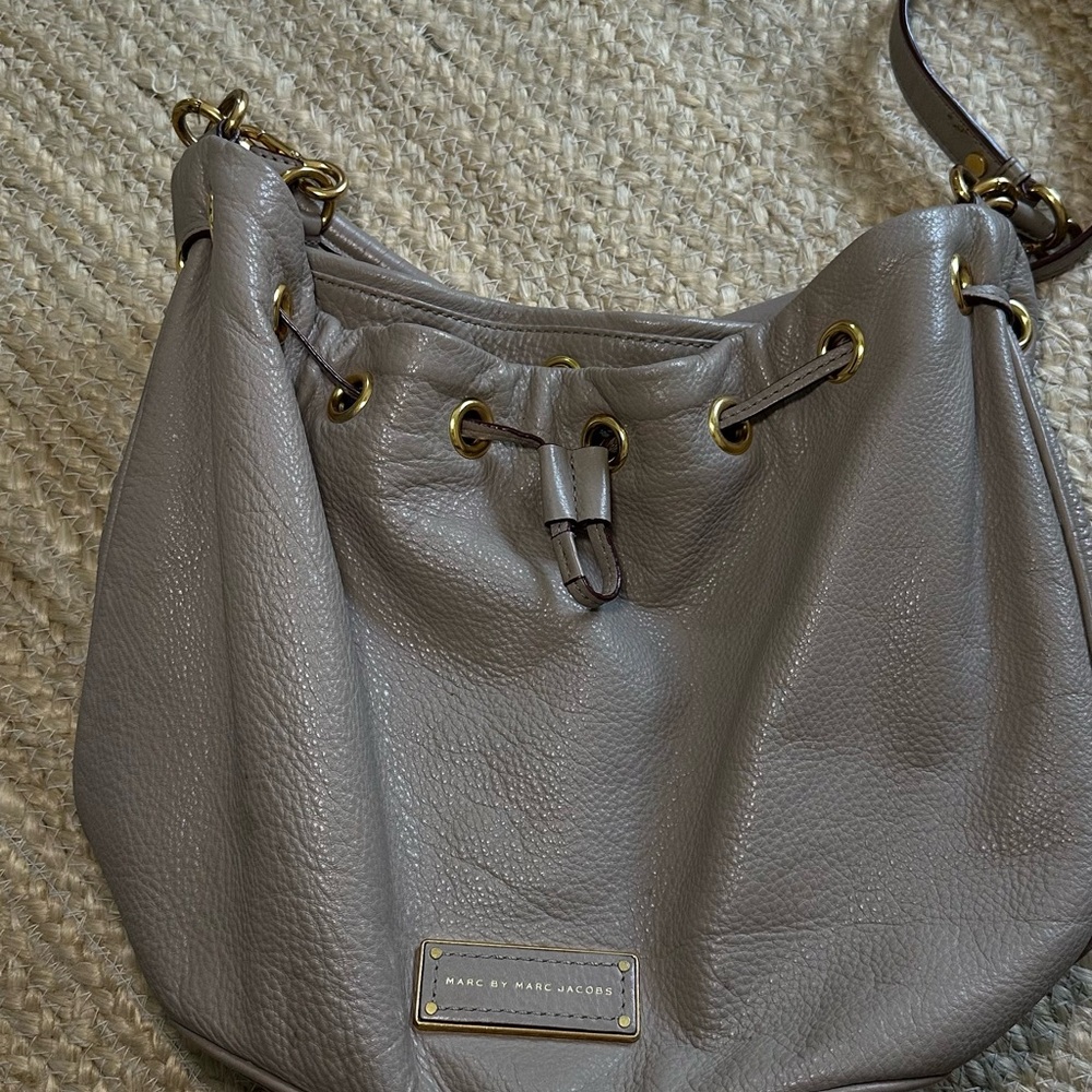Marc by Marc Jacobs Beige/Grey Leather Crossbody Interlock Hobo Bag - Picture 7 of 7